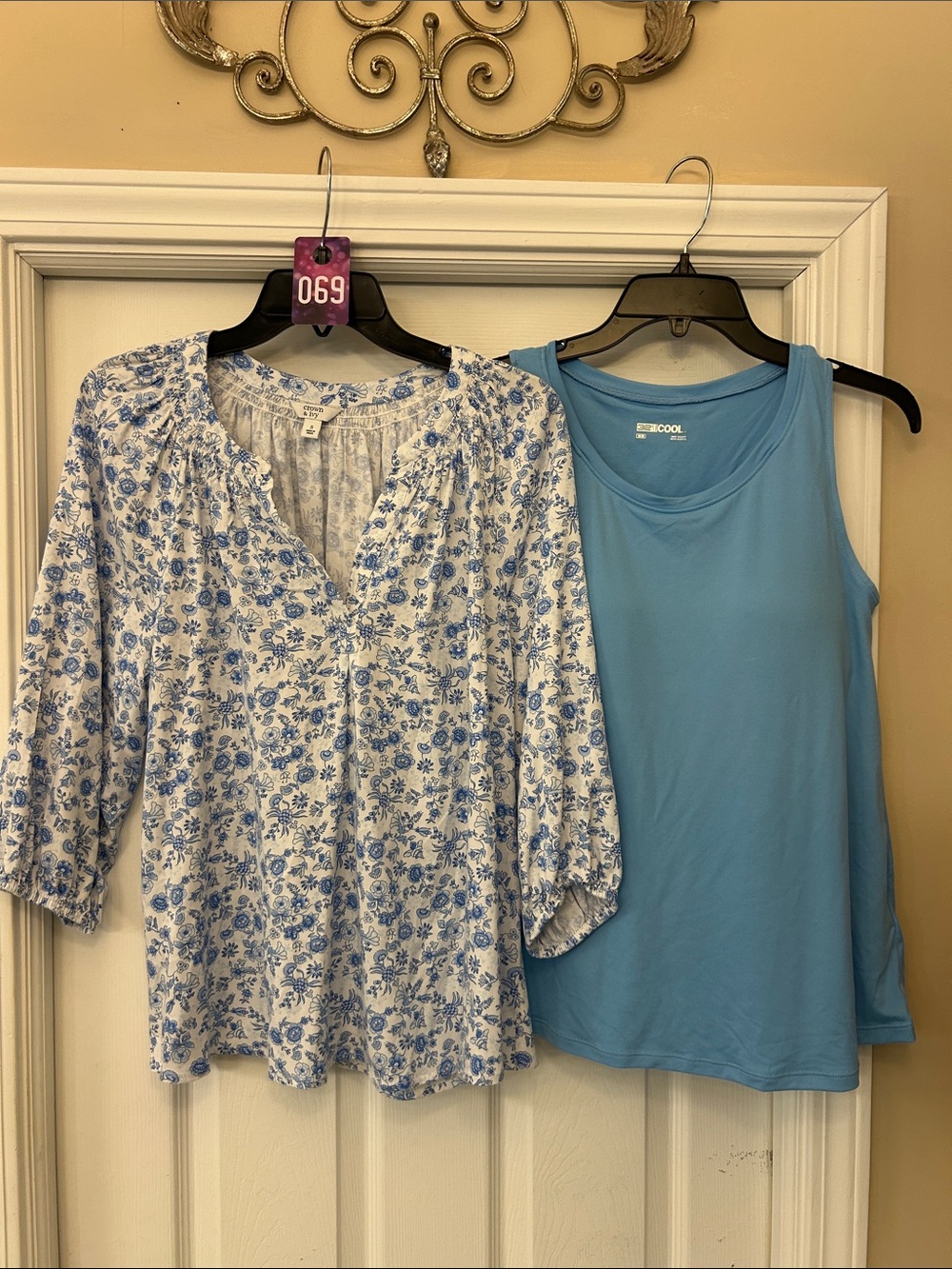 crown & ivy Blue Floral Peasant Blouse with Blue 32 Cool Tank